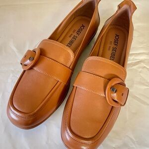 NIB Josef Seibel Fenja 19 Buckle Flat Loafer Sz 6.5-7/37 Camel Leather MSRP $125